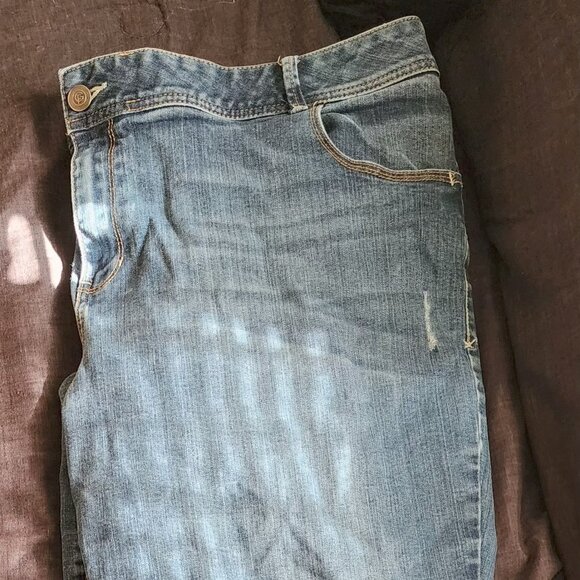 Jean Capri's - Picture 1 of 2